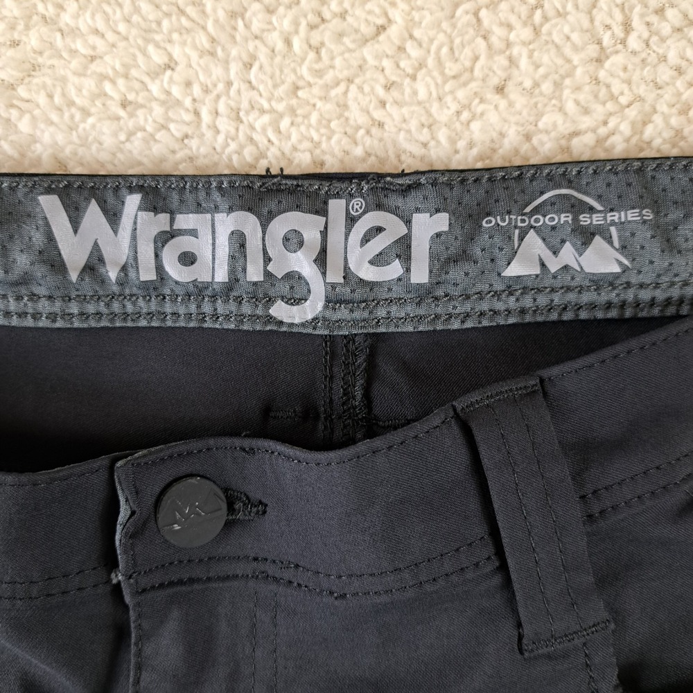 Wrangler Outdoor Gear Cargo Shorts Mens Size 36 Hiking Fishing Black - Picture 5 of 8